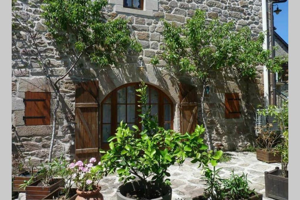 La Grange De Salvaneix Gite Pour 15 Personnes 7 Chambres Avec 6 Sdb-6Wc Sarran Dış mekan fotoğraf